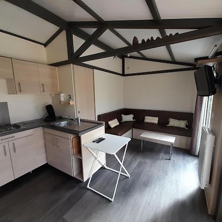 Camping Au Tour De L'Aveyron Л'Опитале-дю-Ларзак Экстерьер фото