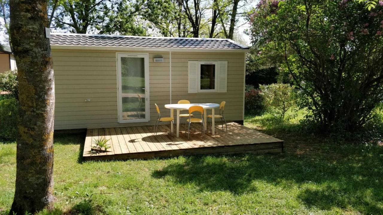 Camping Au Tour De L'Aveyron Л'Опитале-дю-Ларзак Экстерьер фото