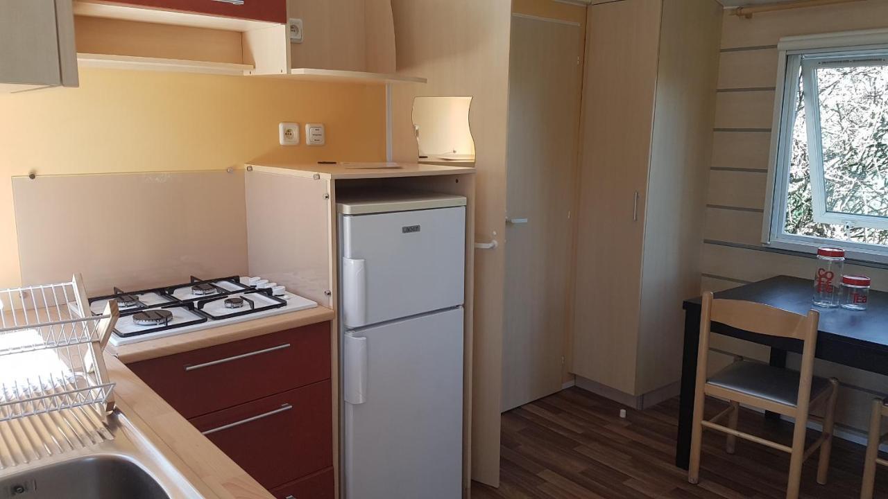 Camping Au Tour De L'Aveyron Л'Опитале-дю-Ларзак Экстерьер фото